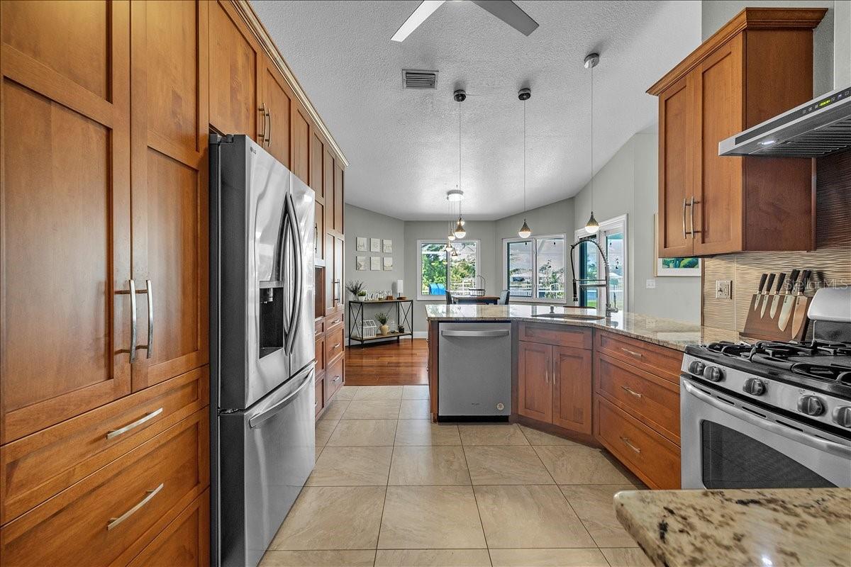 Image 13 of 35 For 6308 Zeno Circle