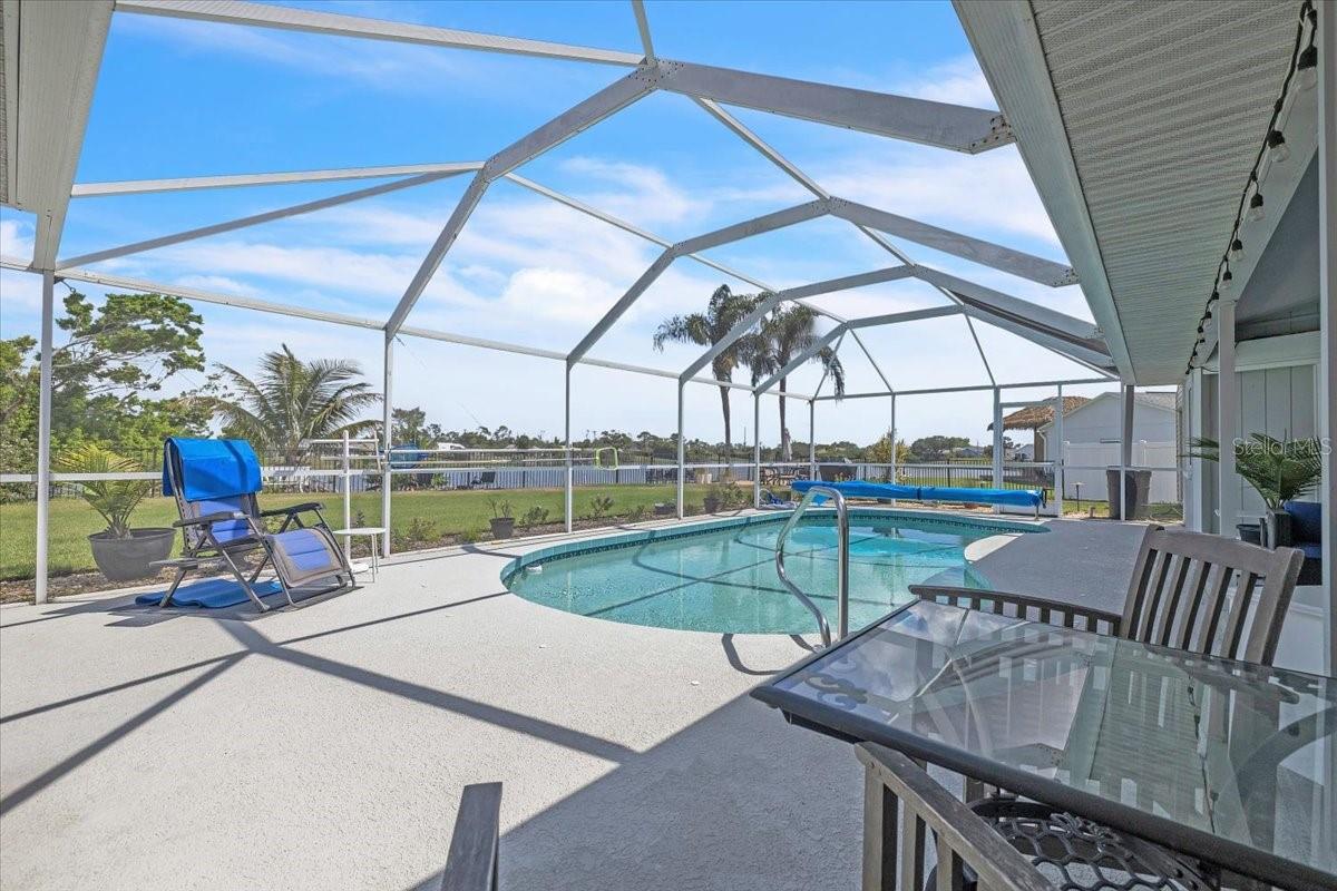 Image 4 of 35 For 6308 Zeno Circle