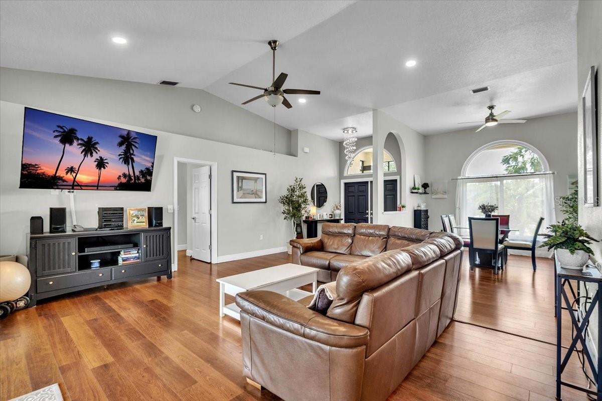 Image 5 of 35 For 6308 Zeno Circle