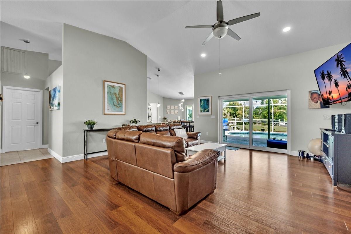 Image 6 of 35 For 6308 Zeno Circle