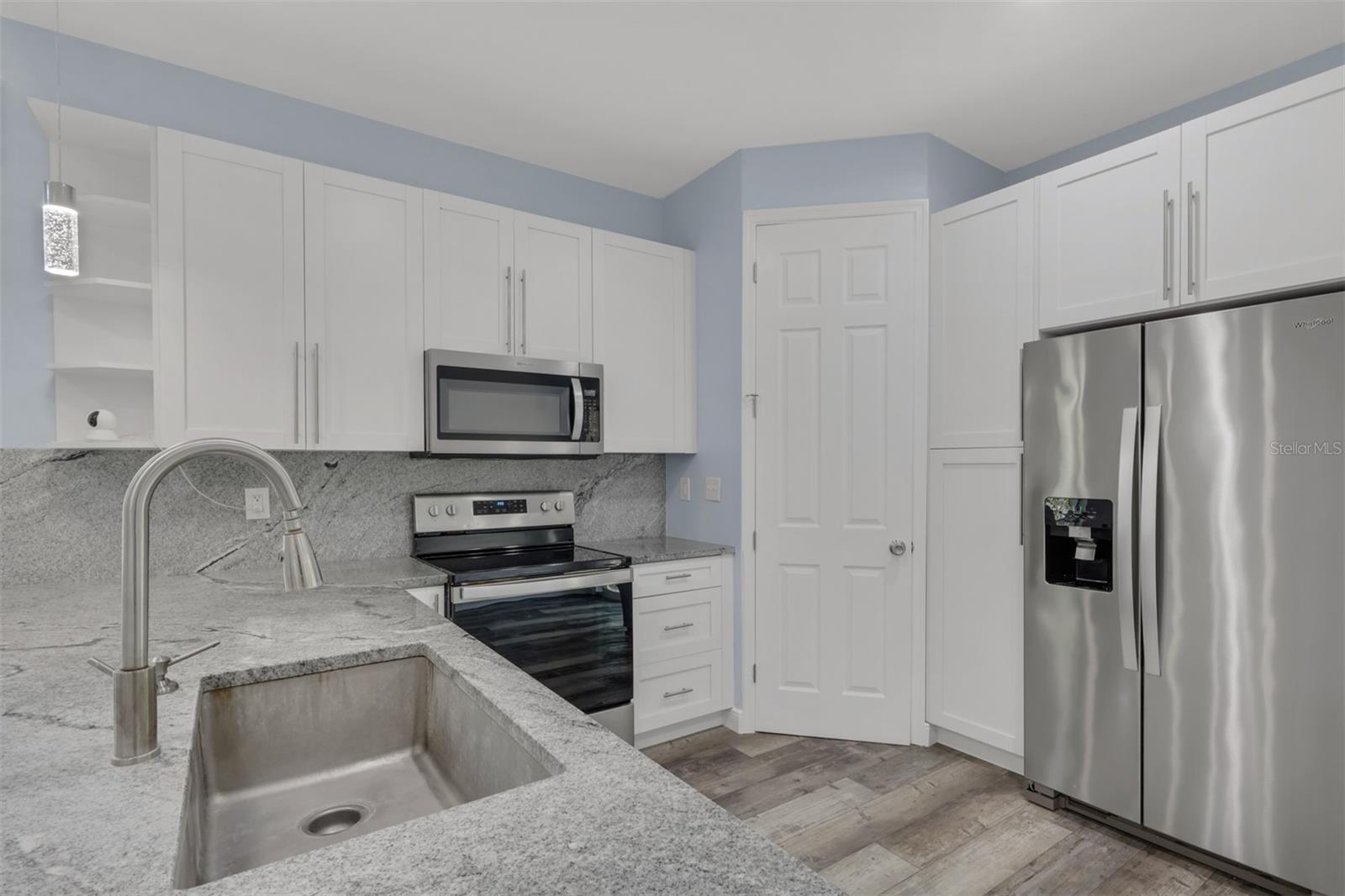 Image 5 of 19 For 2977 4th Avenue Se