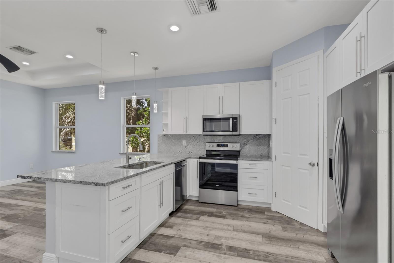 Image 6 of 19 For 2977 4th Avenue Se