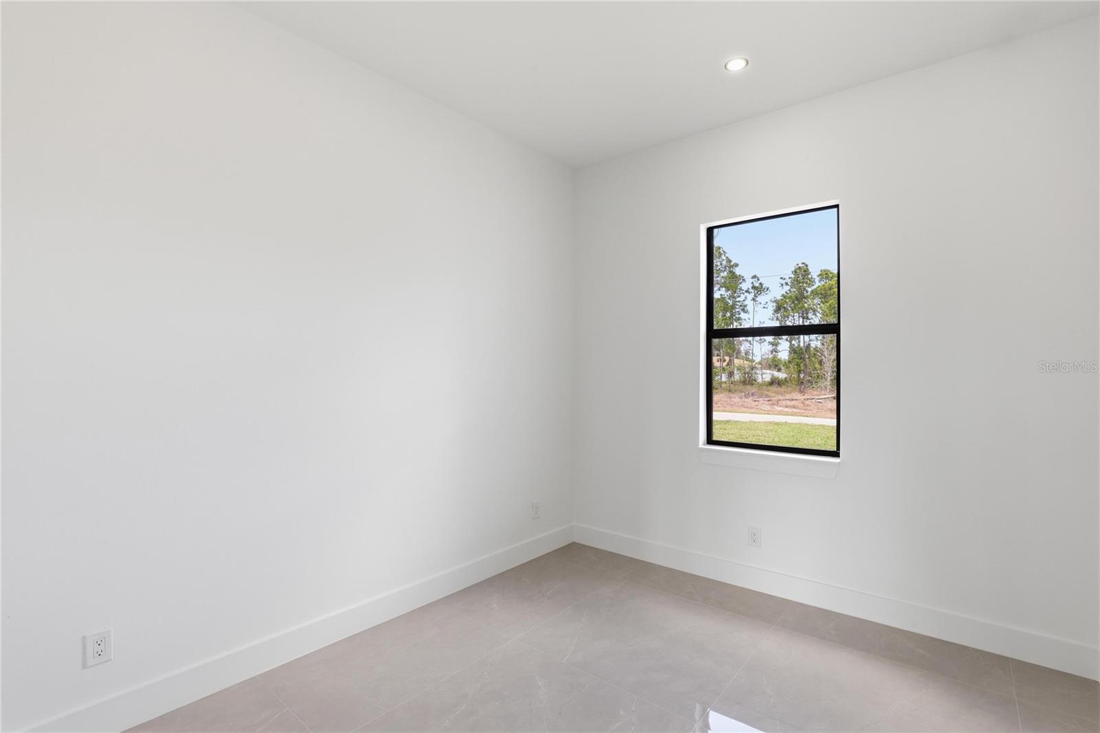 Image 19 of 27 For 1122 Edelweiss Street E