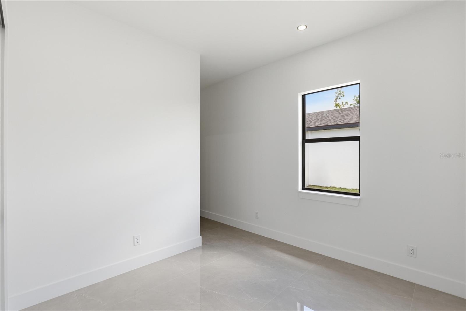 Image 20 of 27 For 1122 Edelweiss Street E