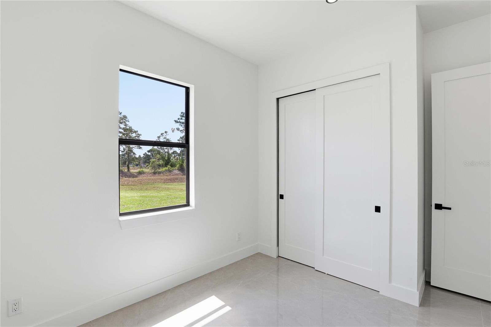 Image 22 of 27 For 1122 Edelweiss Street E