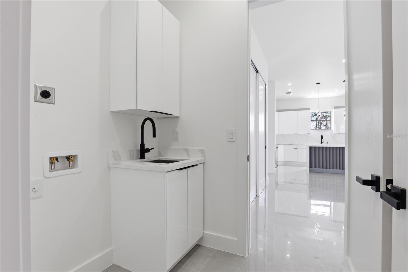 Image 24 of 27 For 1122 Edelweiss Street E