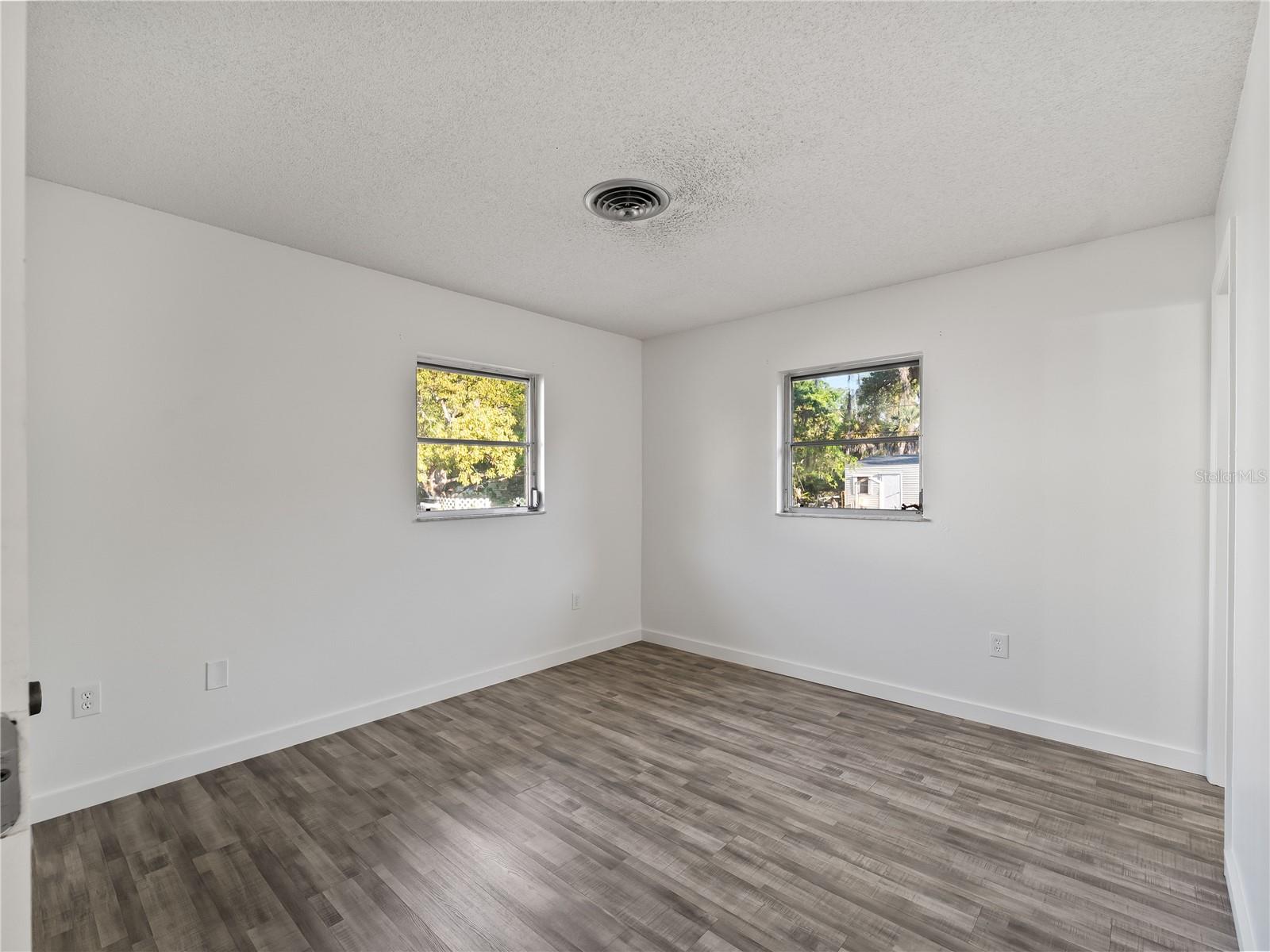 Image 10 of 52 For 20222 Gladstone St