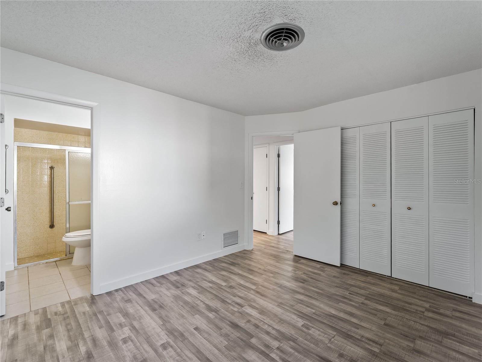 Image 11 of 52 For 20222 Gladstone St