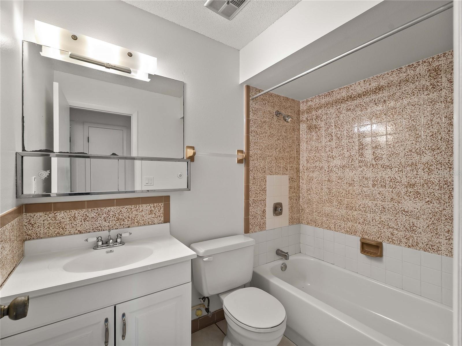 Image 14 of 52 For 20222 Gladstone St