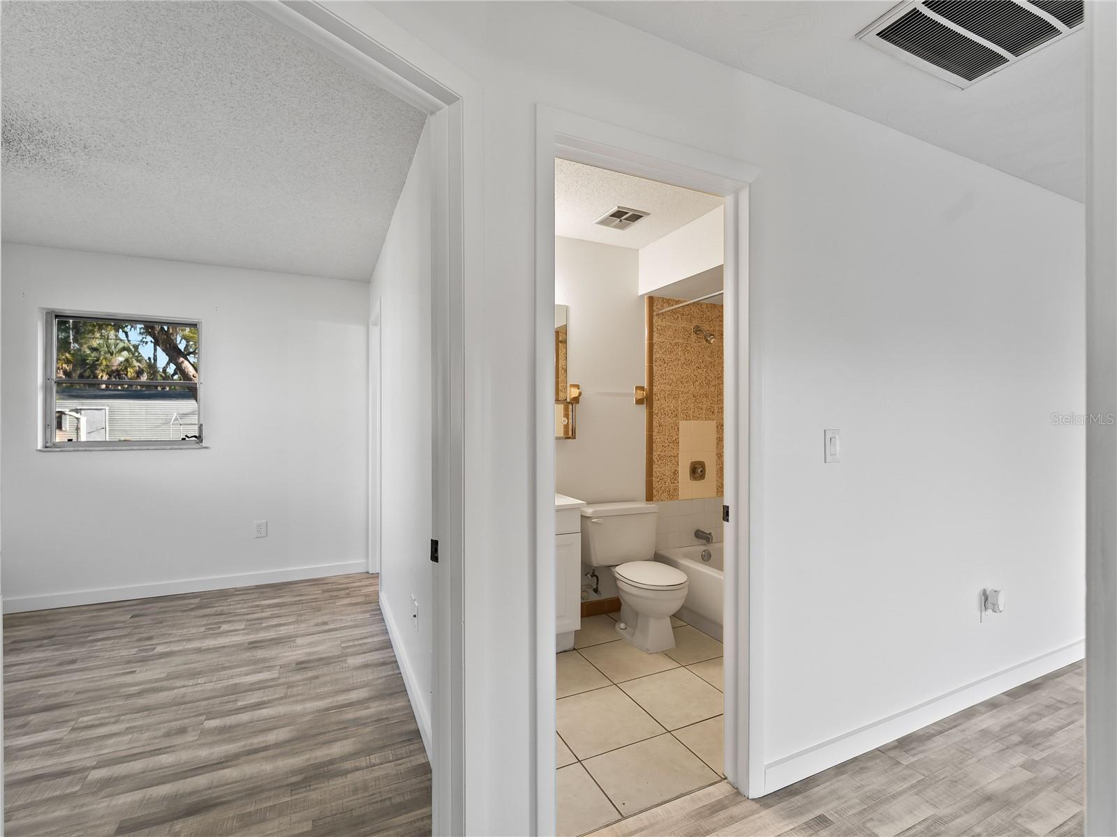 Image 15 of 52 For 20222 Gladstone St