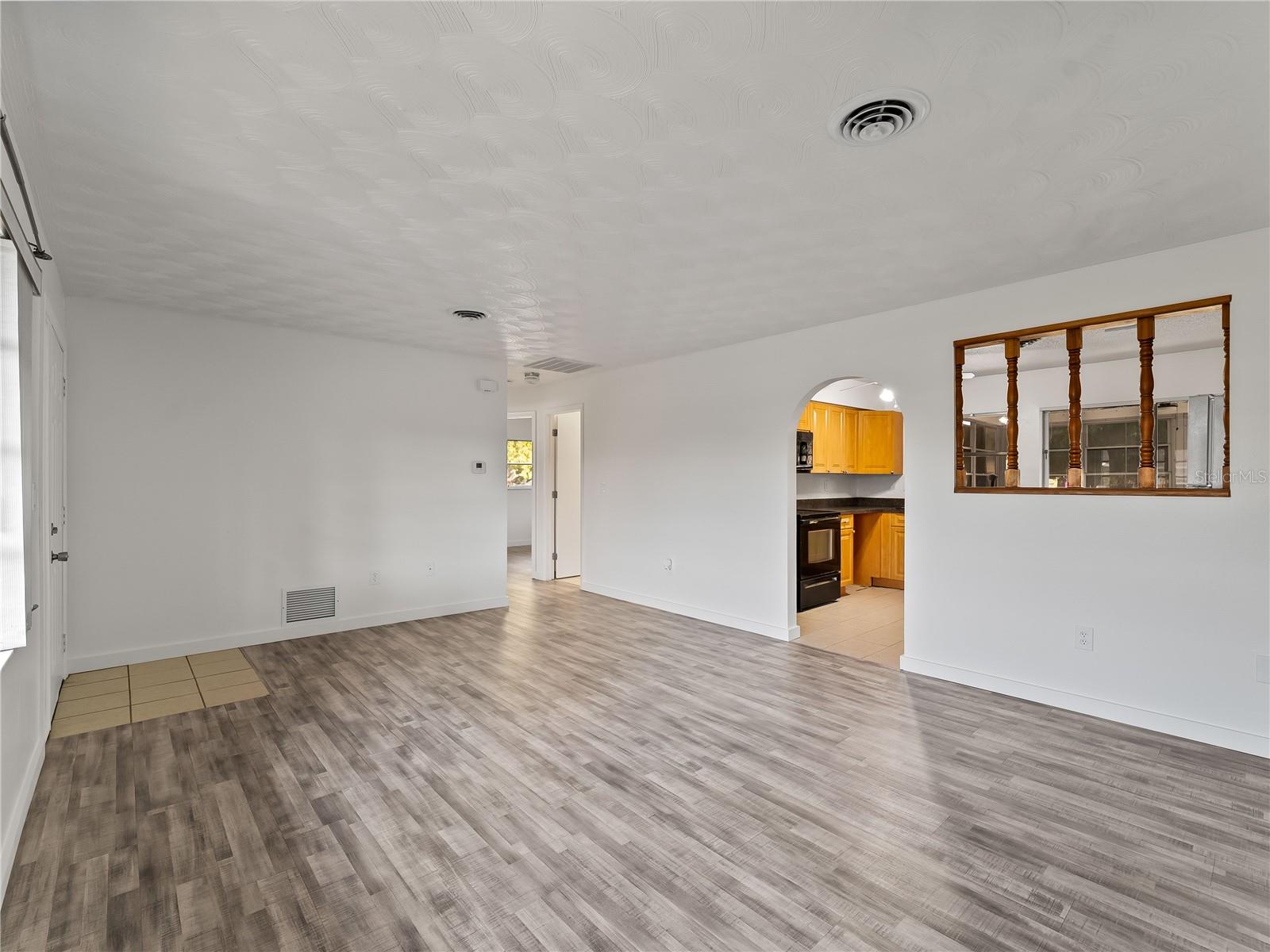 Image 18 of 52 For 20222 Gladstone St