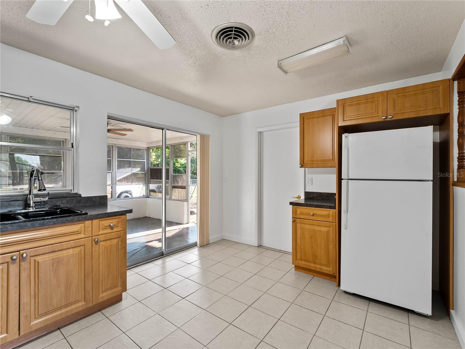 Image 19 of 52 For 20222 Gladstone St