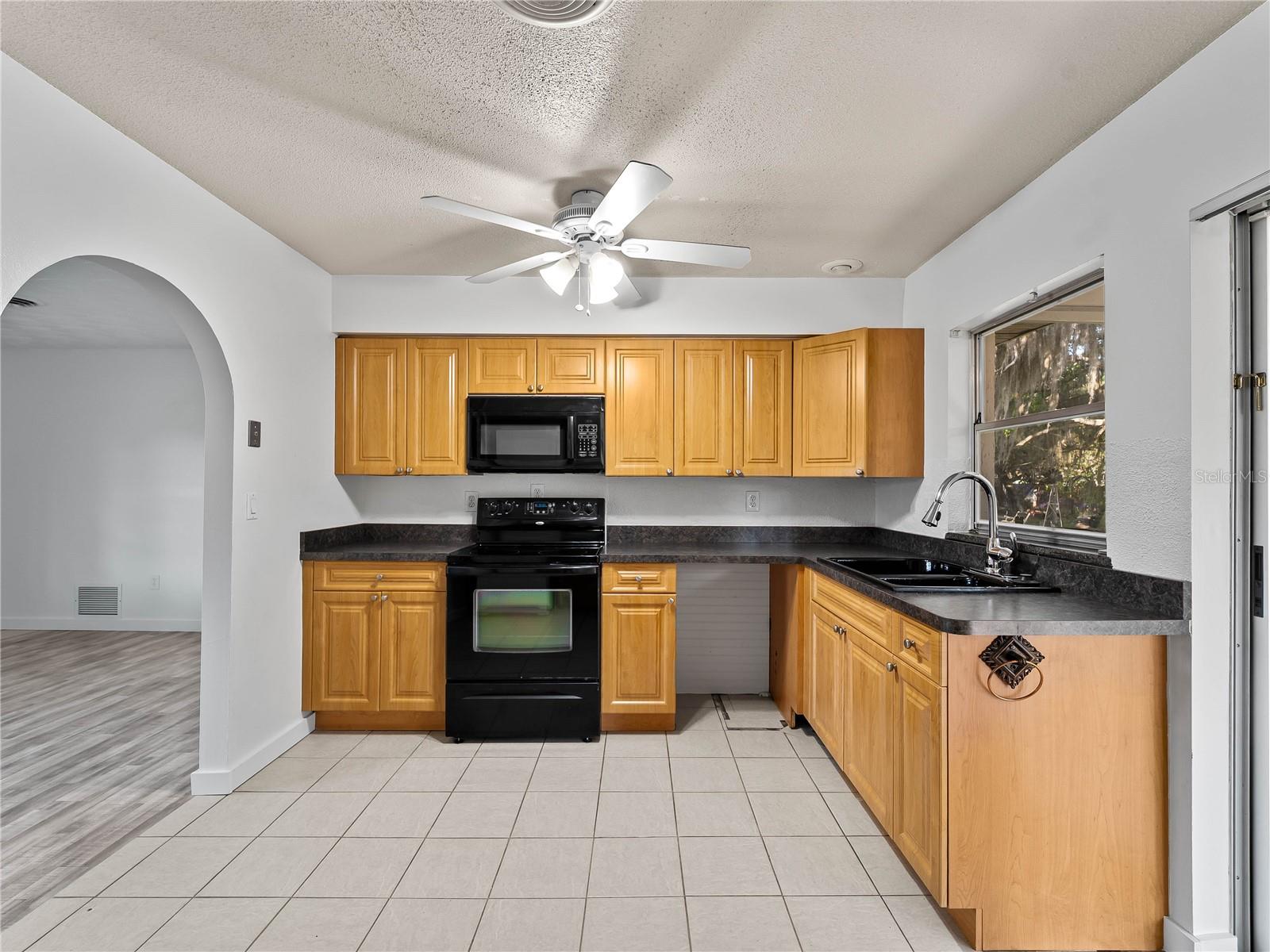 Image 24 of 52 For 20222 Gladstone St