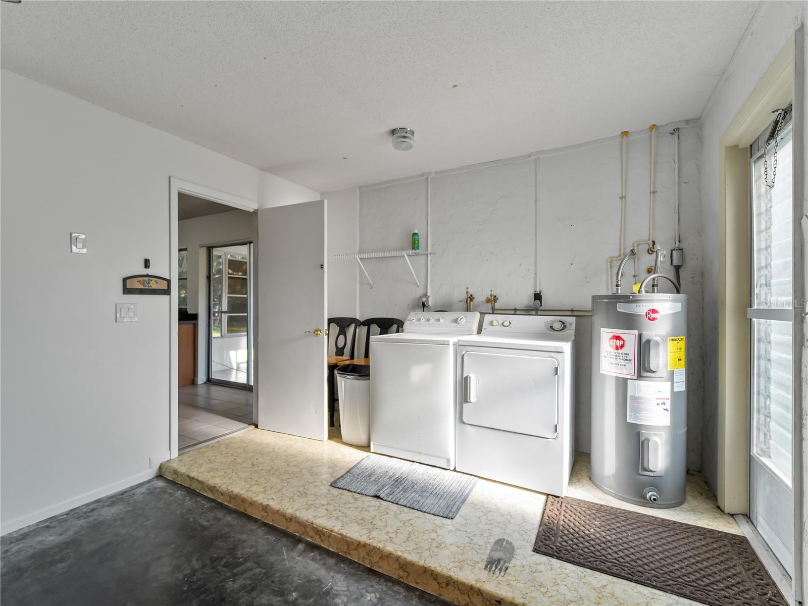 Image 27 of 52 For 20222 Gladstone St