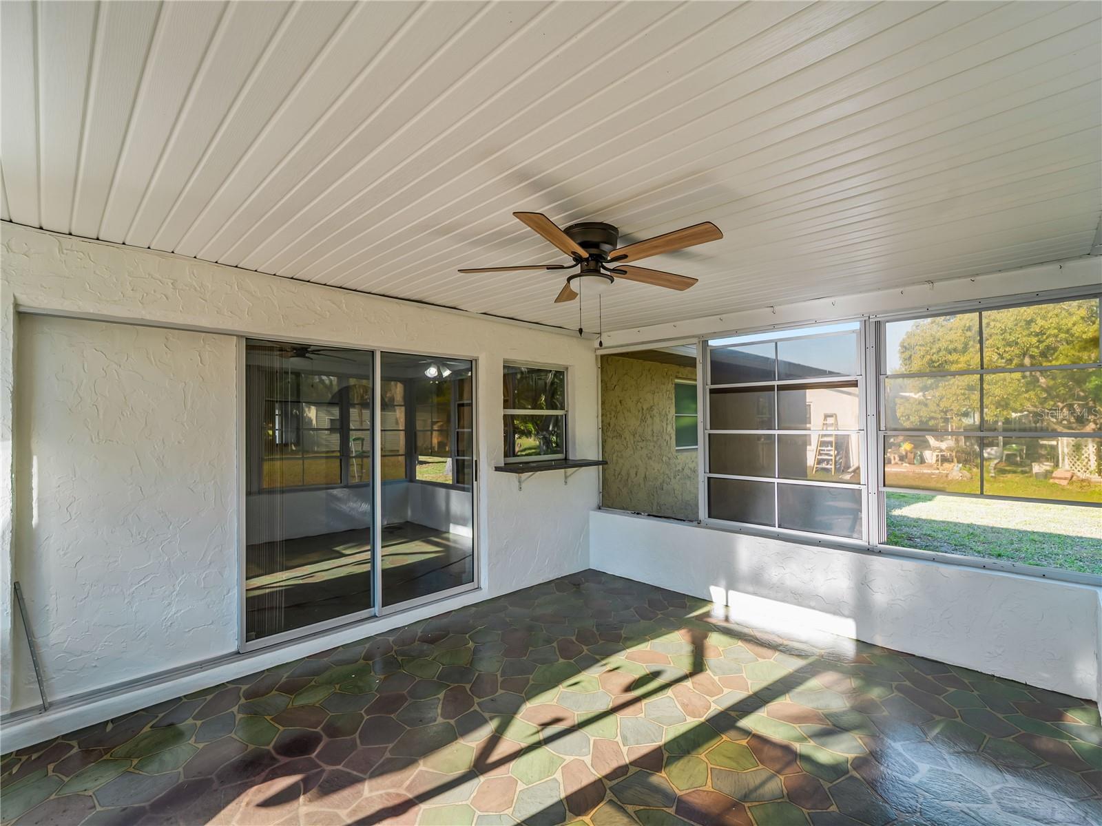 Image 29 of 52 For 20222 Gladstone St