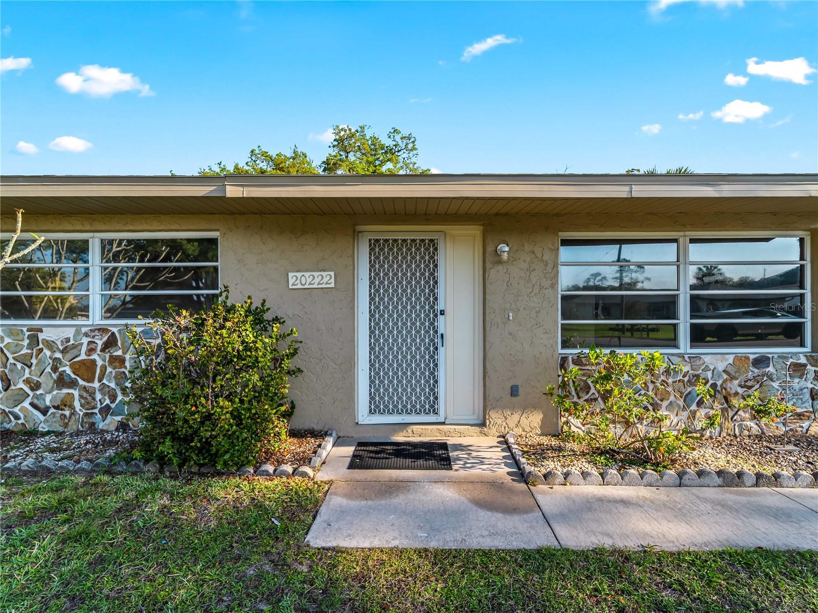 Image 33 of 52 For 20222 Gladstone St