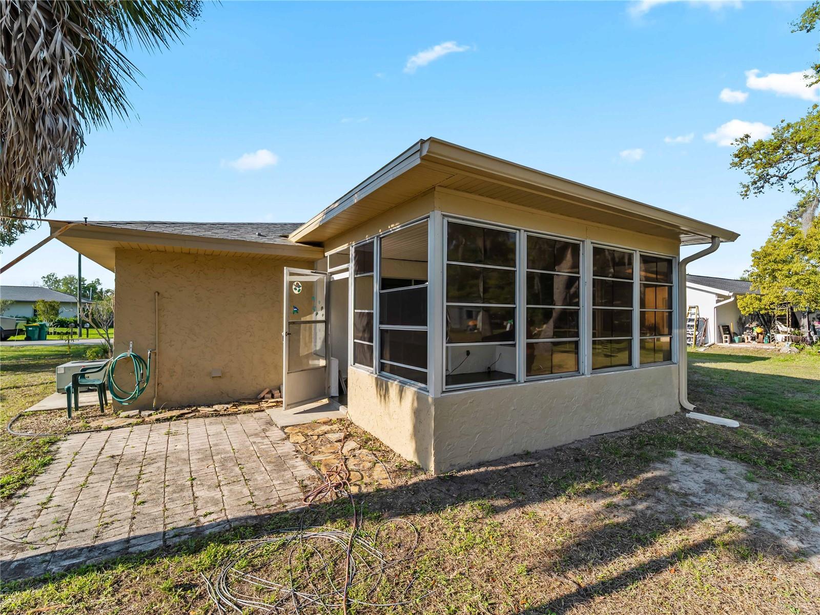 Image 38 of 52 For 20222 Gladstone St