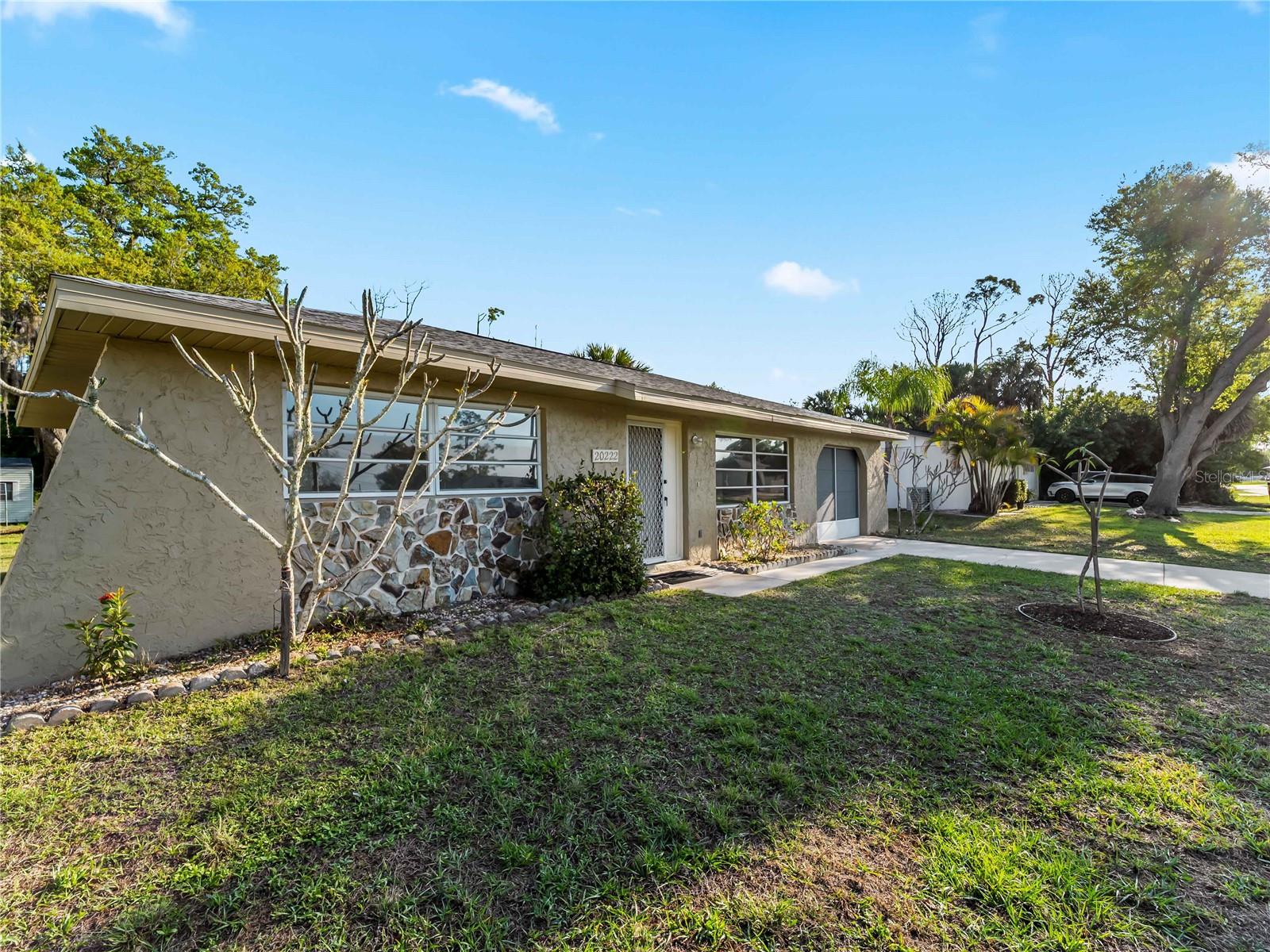 Image 40 of 52 For 20222 Gladstone St