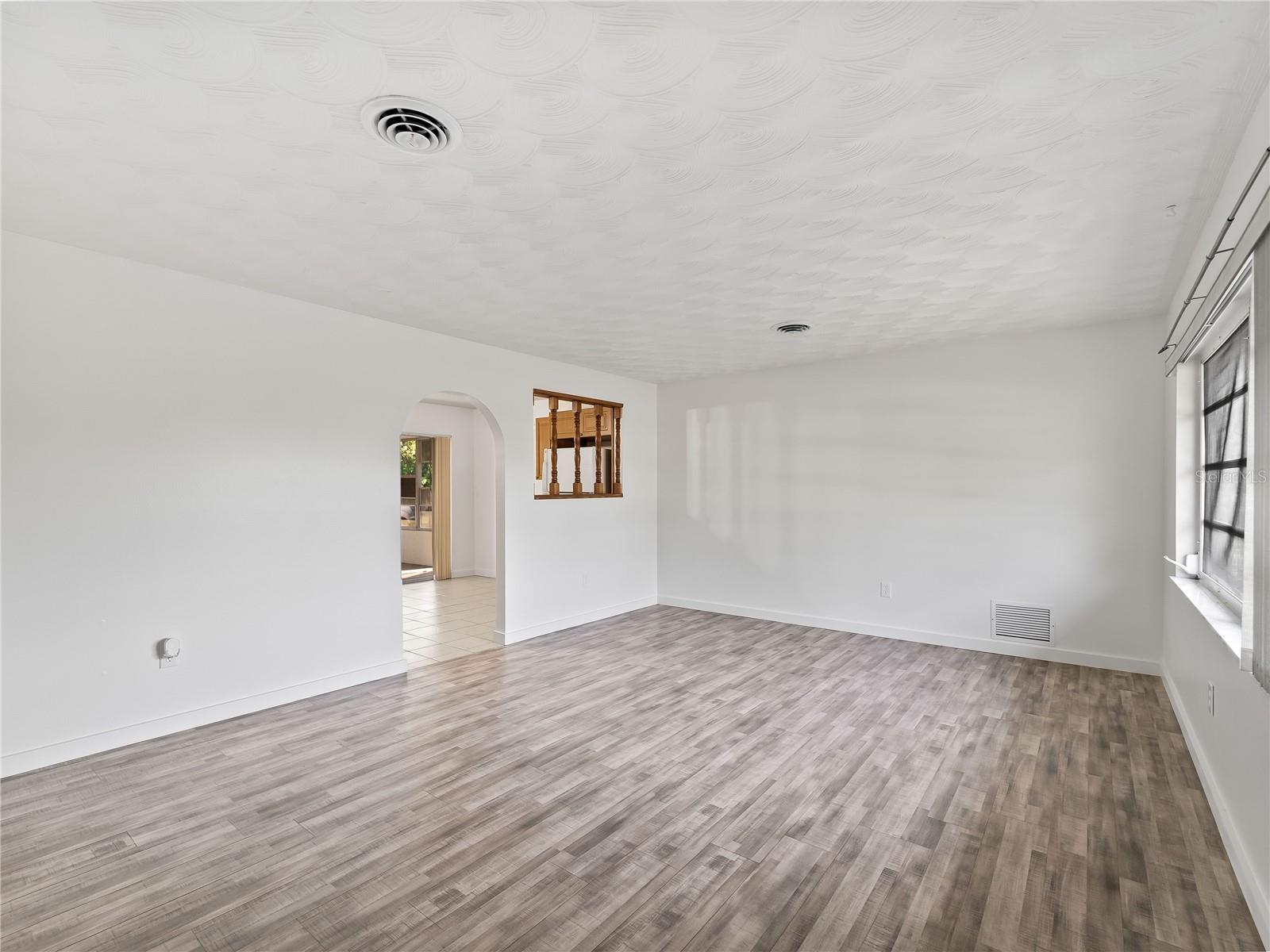 Image 6 of 52 For 20222 Gladstone St