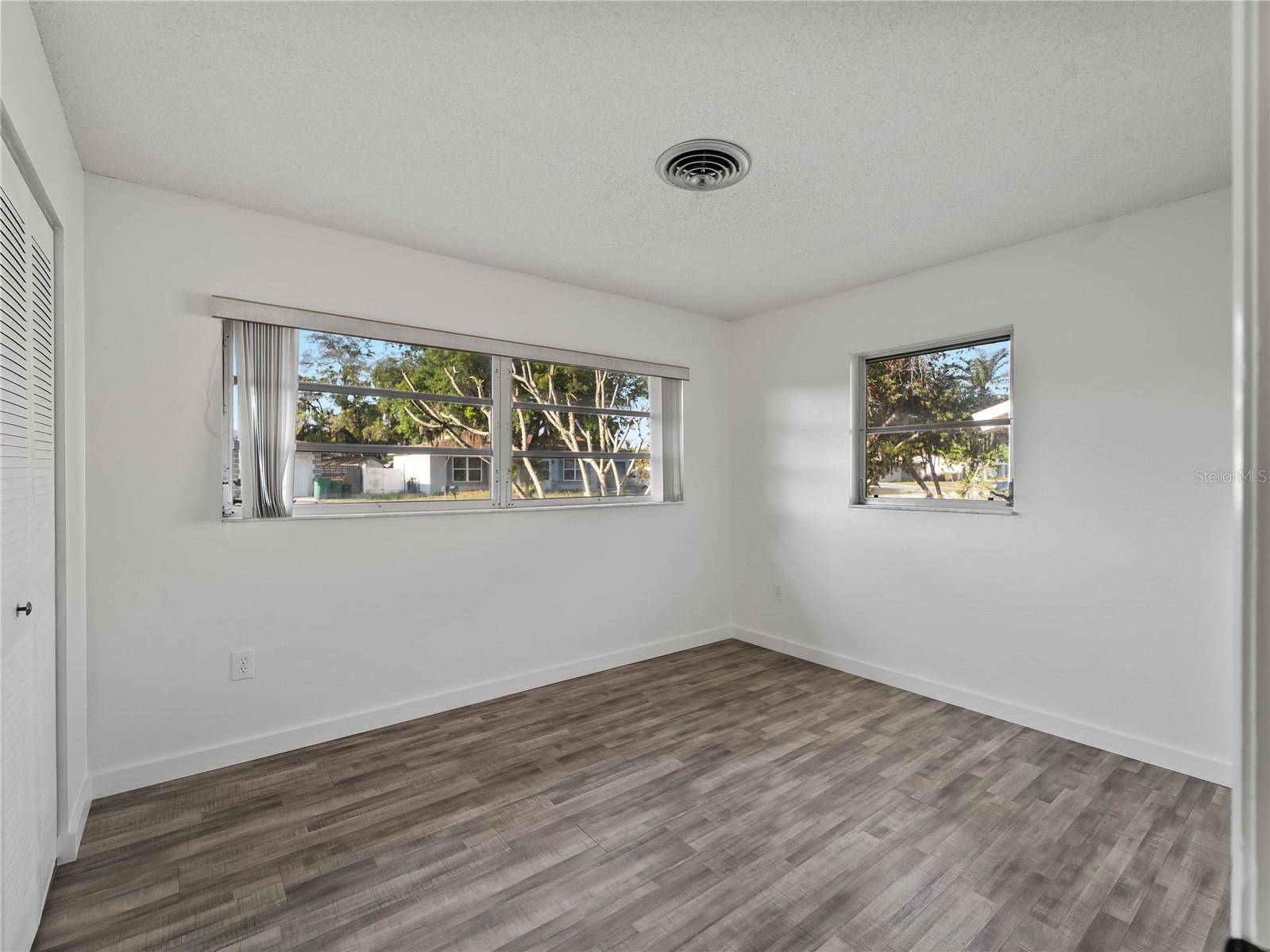 Image 7 of 52 For 20222 Gladstone St