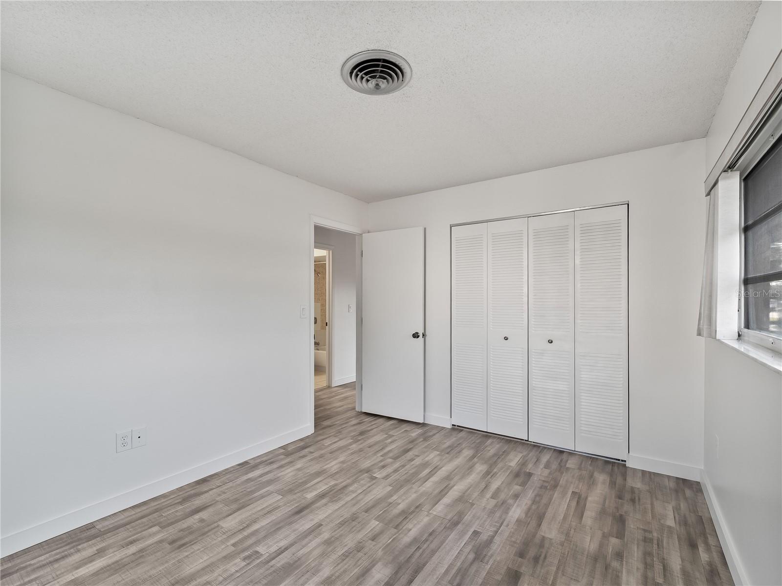 Image 9 of 52 For 20222 Gladstone St