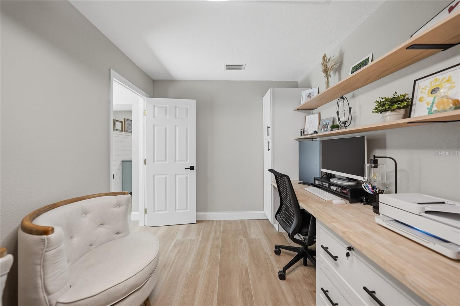 Image 25 of 75 For 5134 Oakwood Avenue