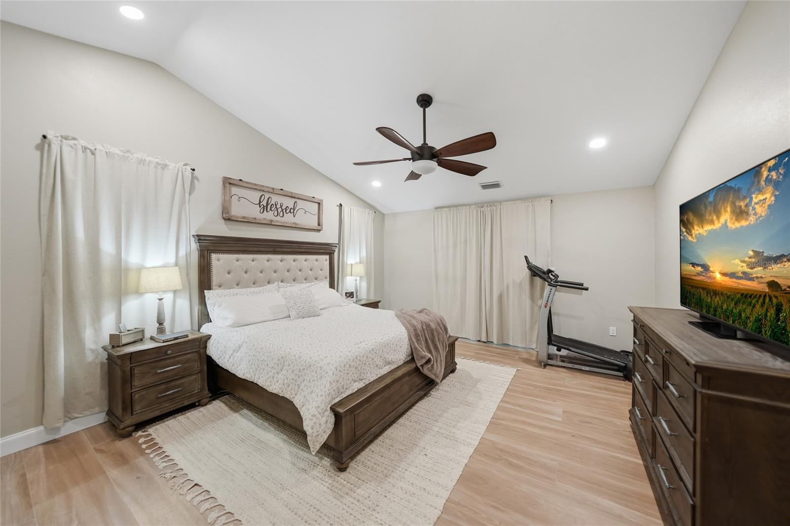 Image 26 of 75 For 5134 Oakwood Avenue