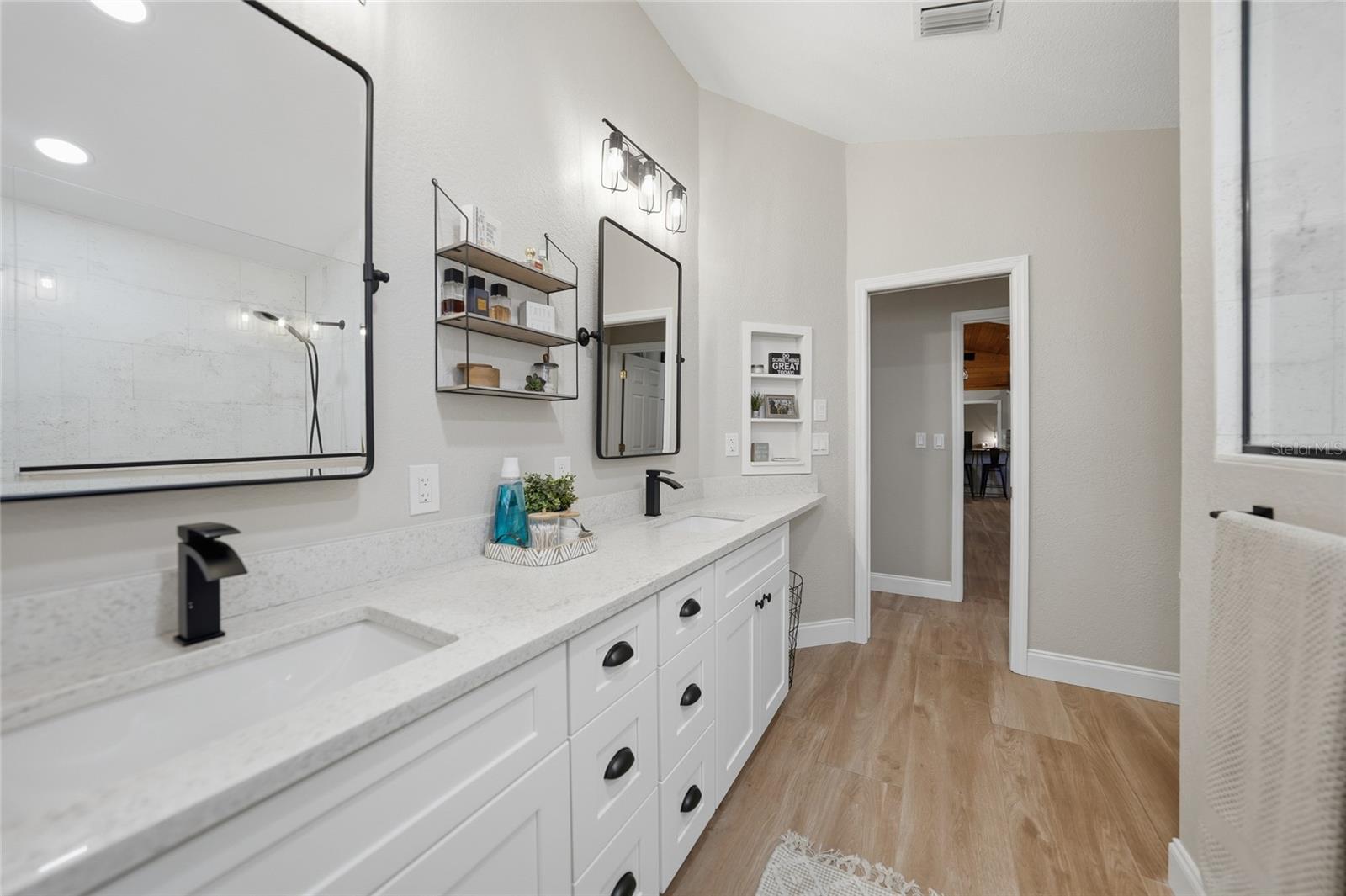 Image 32 of 75 For 5134 Oakwood Avenue