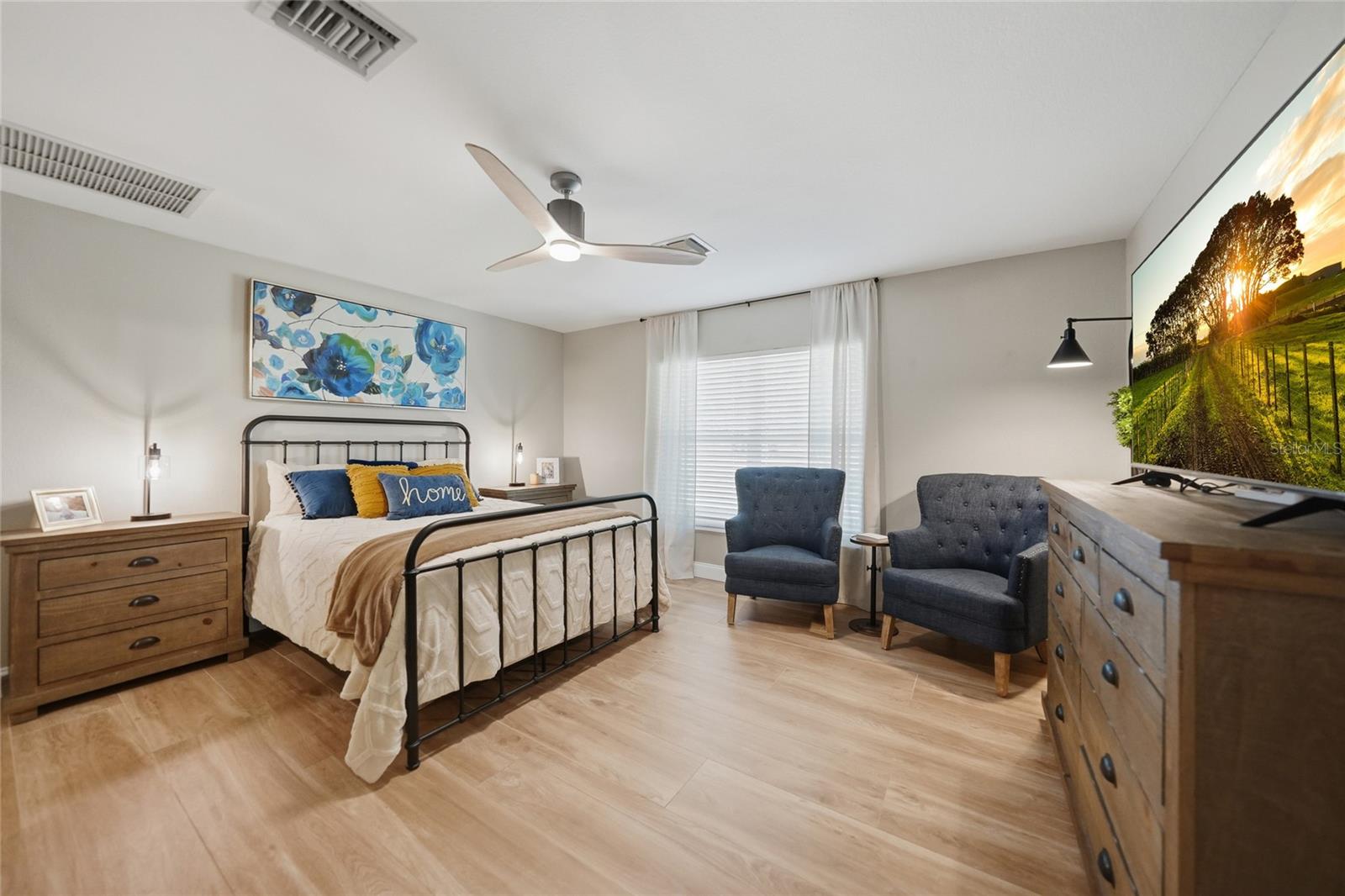 Image 33 of 75 For 5134 Oakwood Avenue