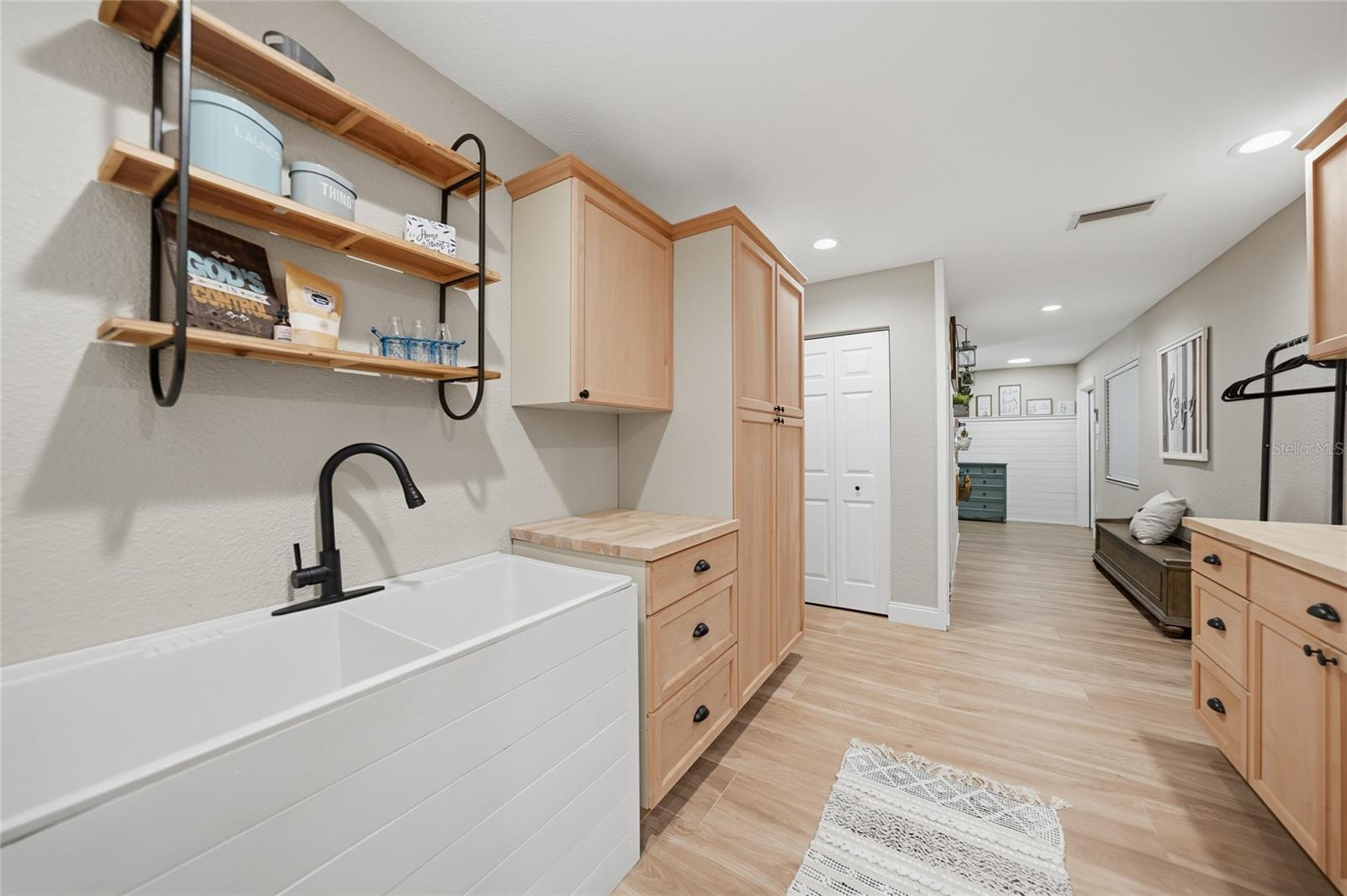 Image 42 of 75 For 5134 Oakwood Avenue