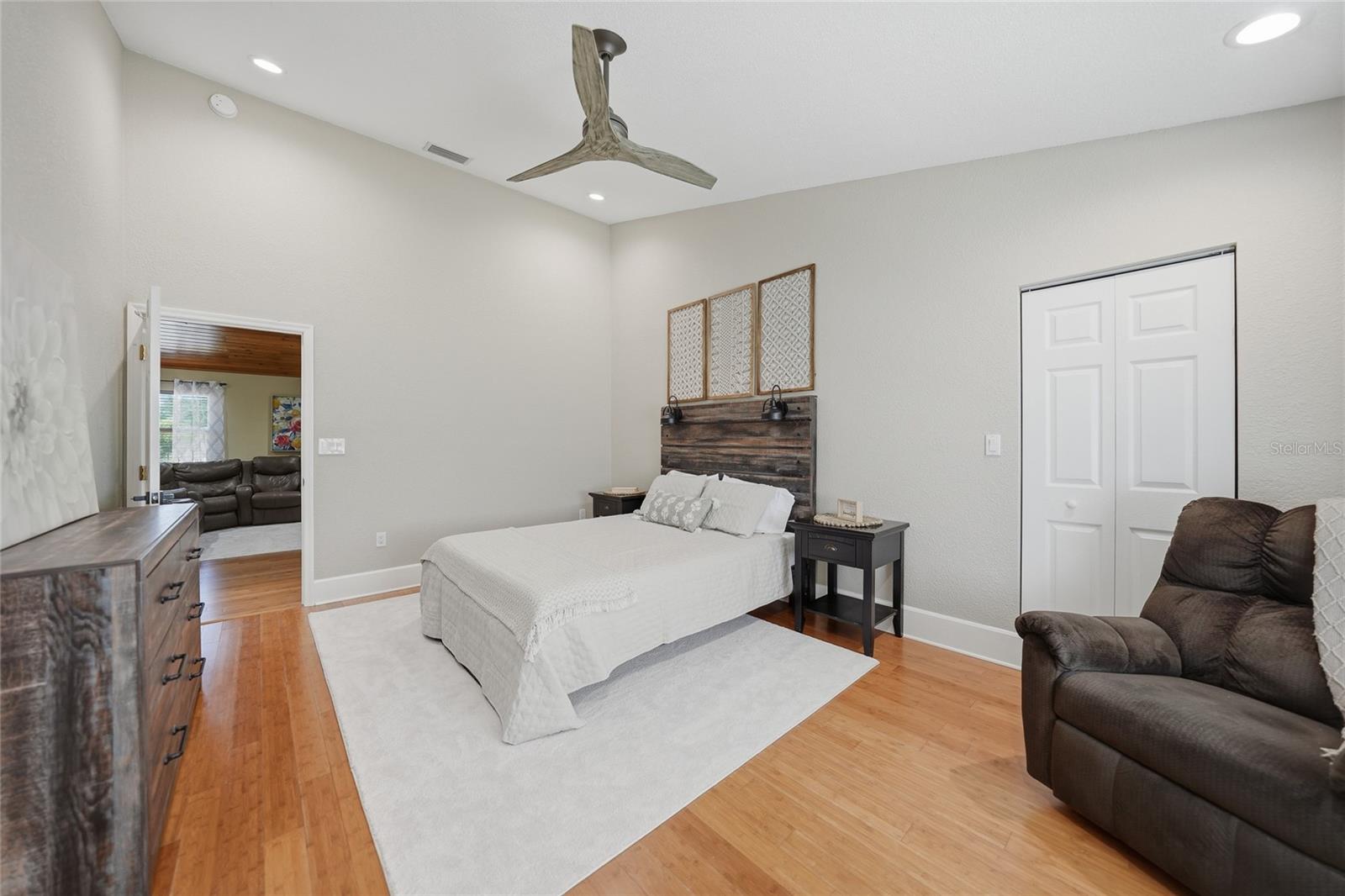 Image 49 of 75 For 5134 Oakwood Avenue