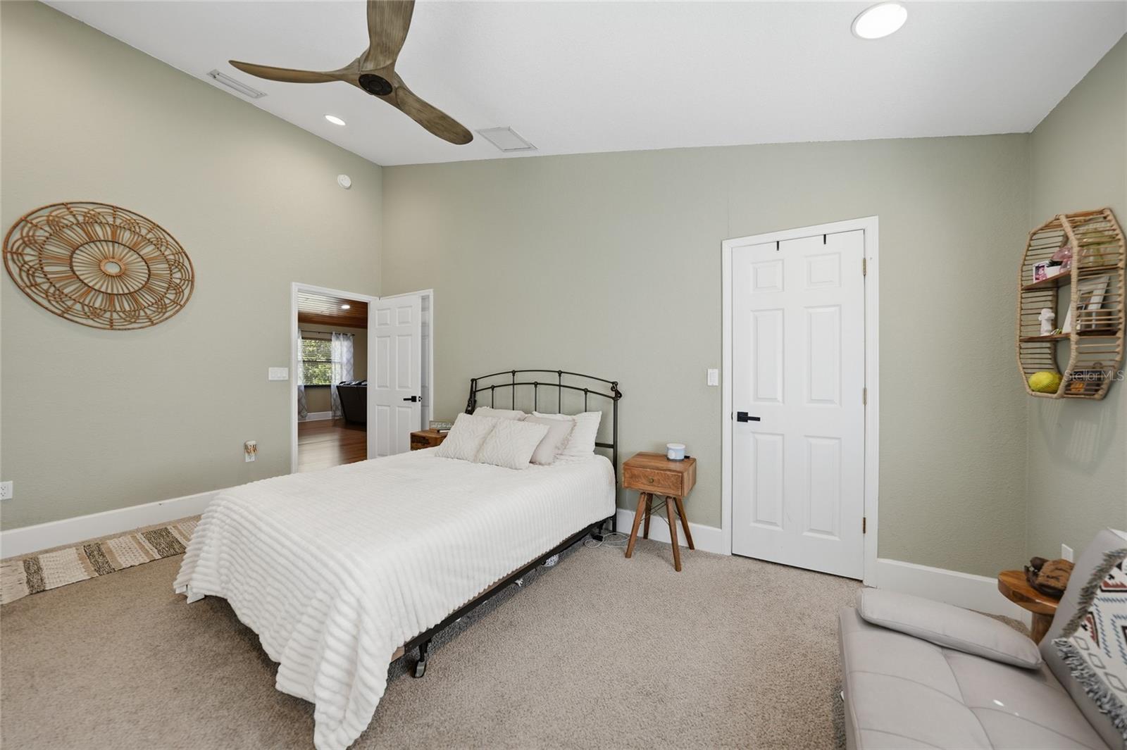 Image 53 of 75 For 5134 Oakwood Avenue