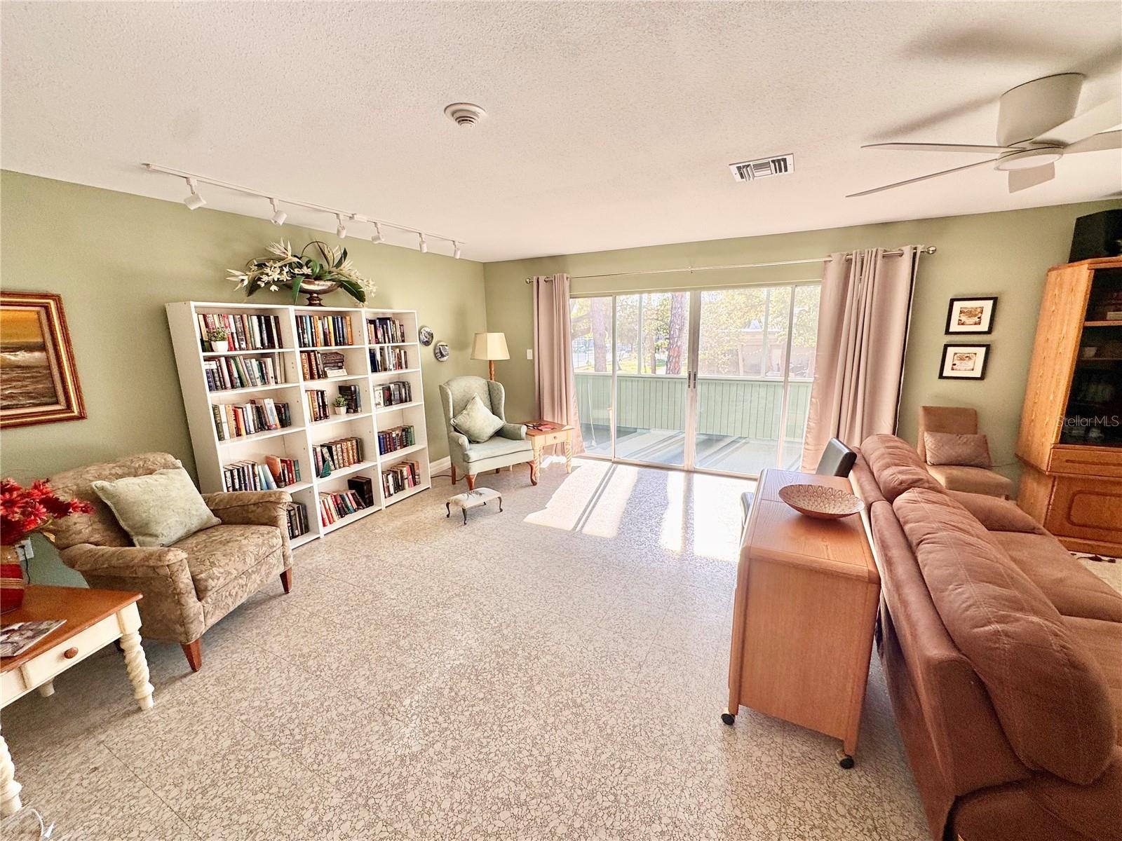 Image 32 of 51 For 21280 Brinson Avenue 218