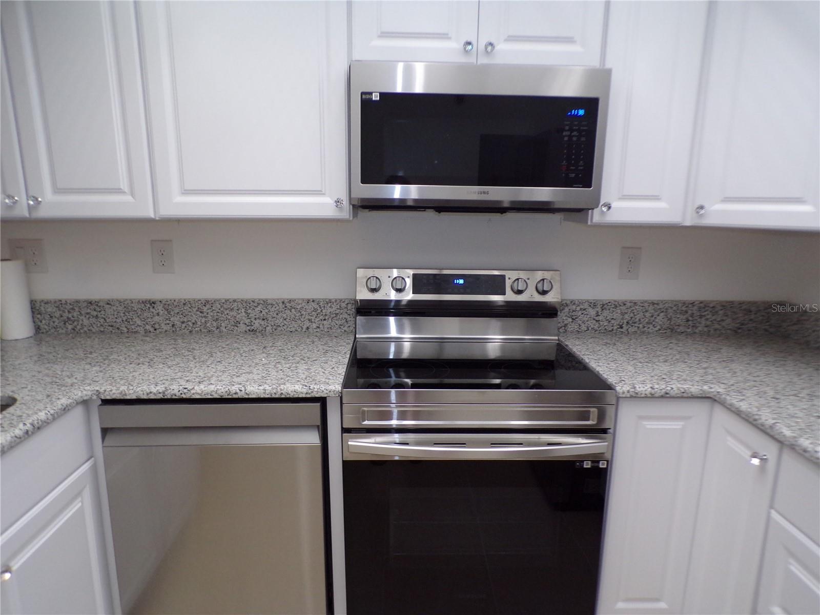 Image 17 of 29 For 21405 Olean Boulevard 520