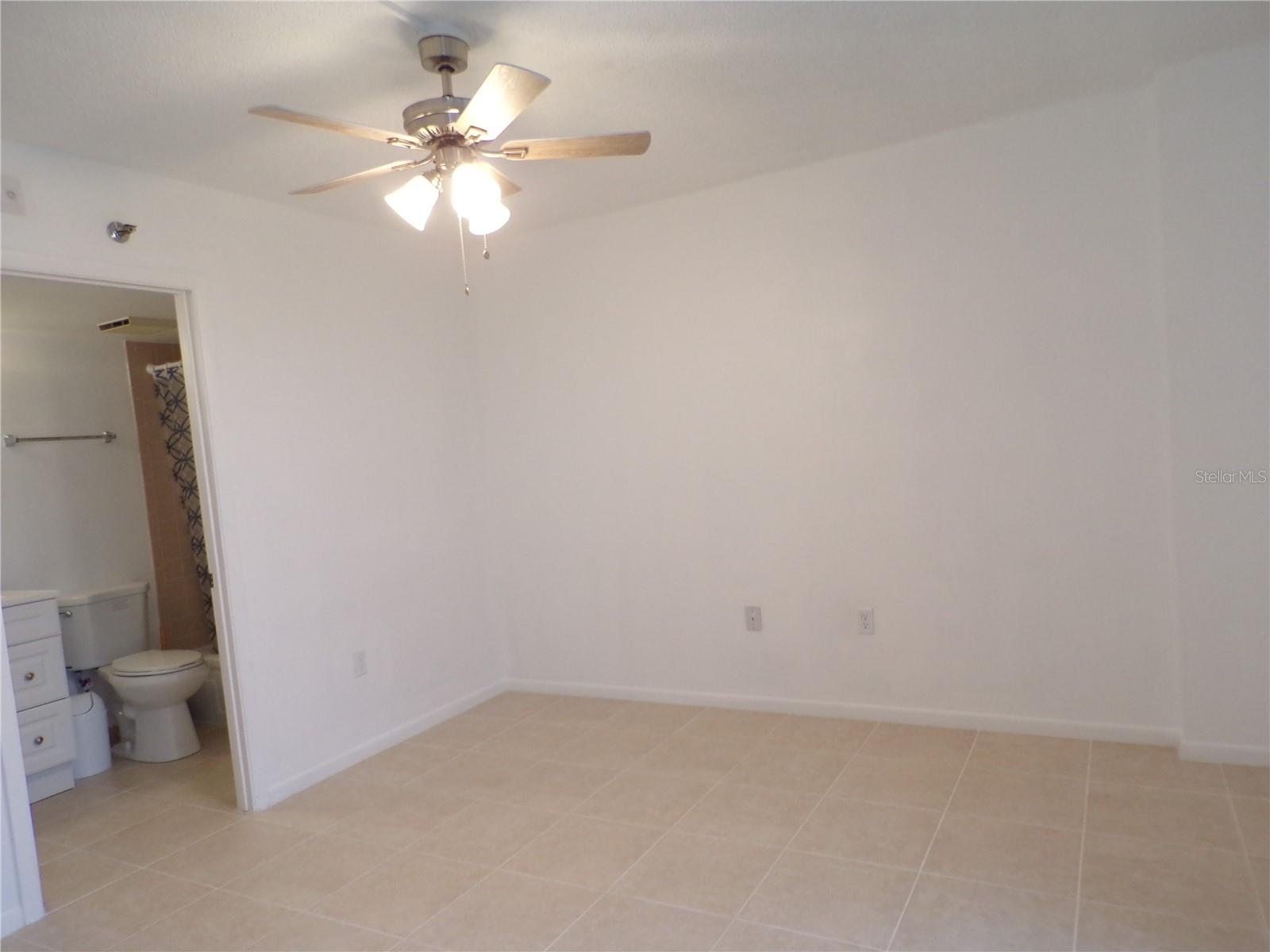 Image 20 of 29 For 21405 Olean Boulevard 520