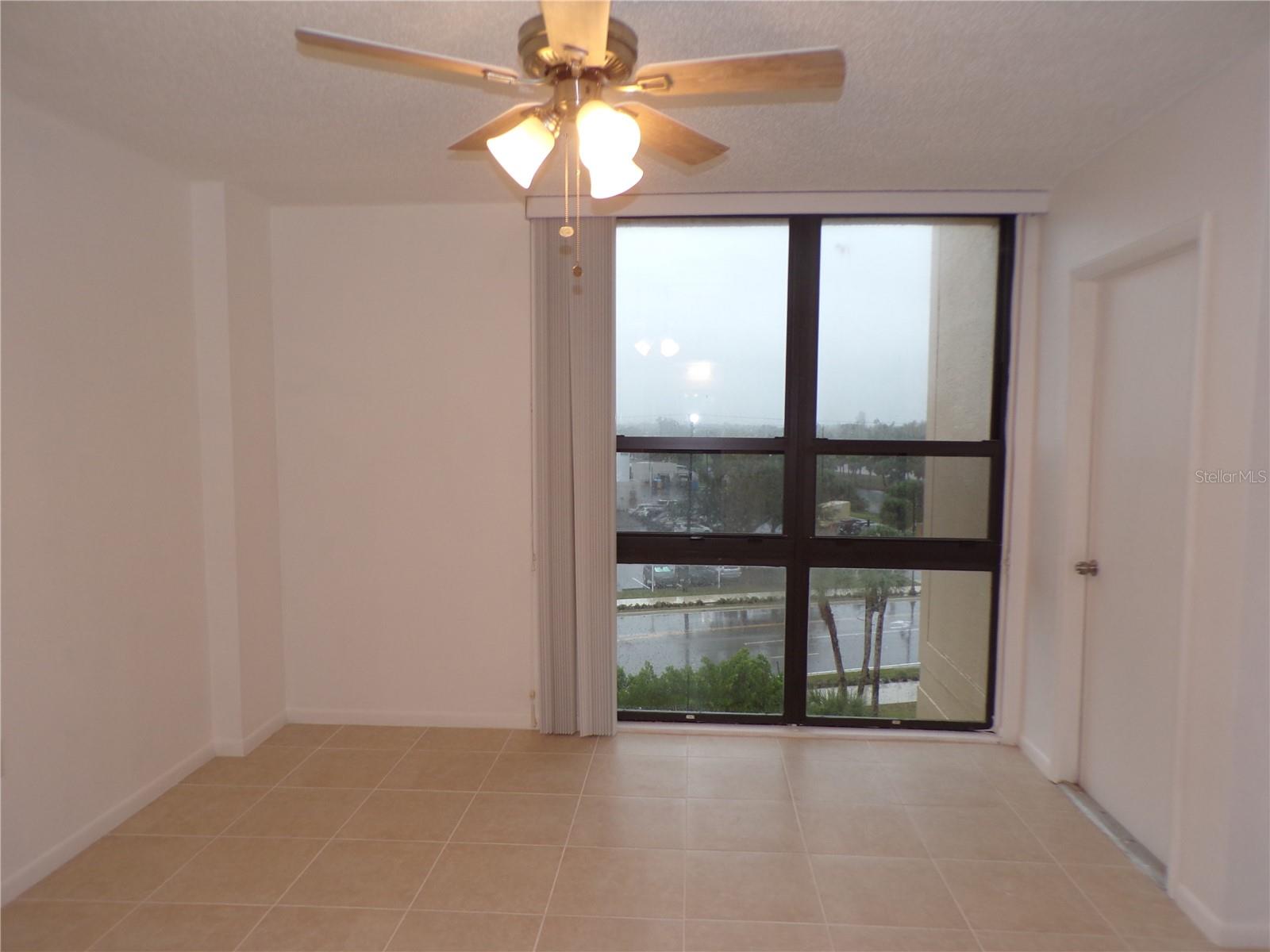 Image 7 of 29 For 21405 Olean Boulevard 520