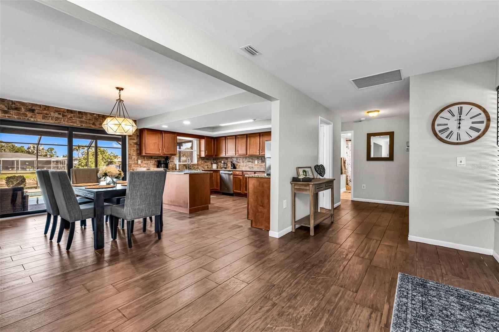 Image 10 of 54 For 18 Annapolis Lane