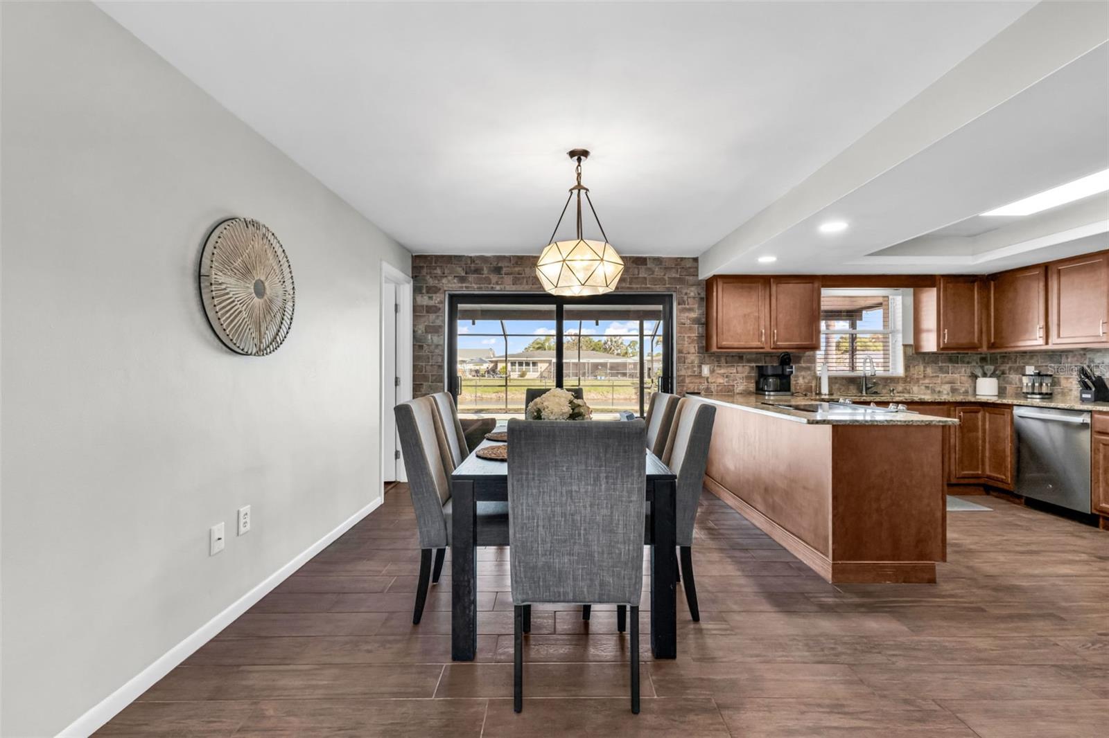 Image 11 of 54 For 18 Annapolis Lane