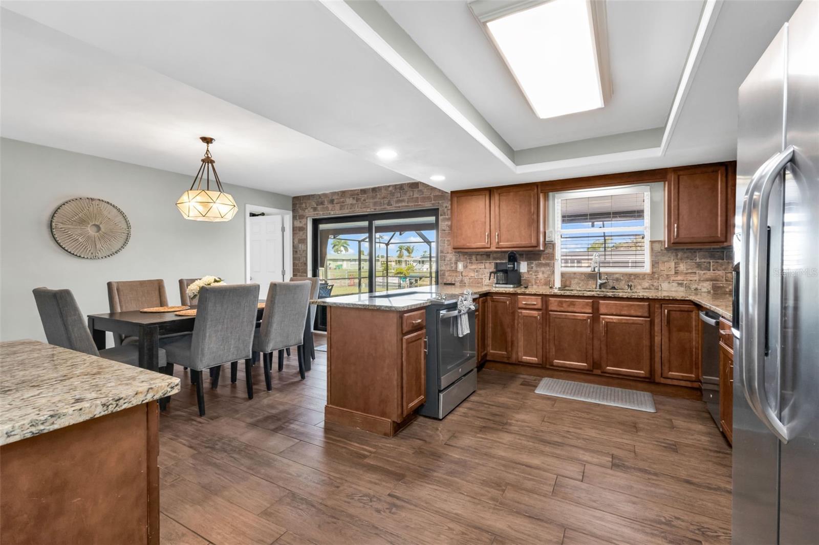 Image 15 of 54 For 18 Annapolis Lane