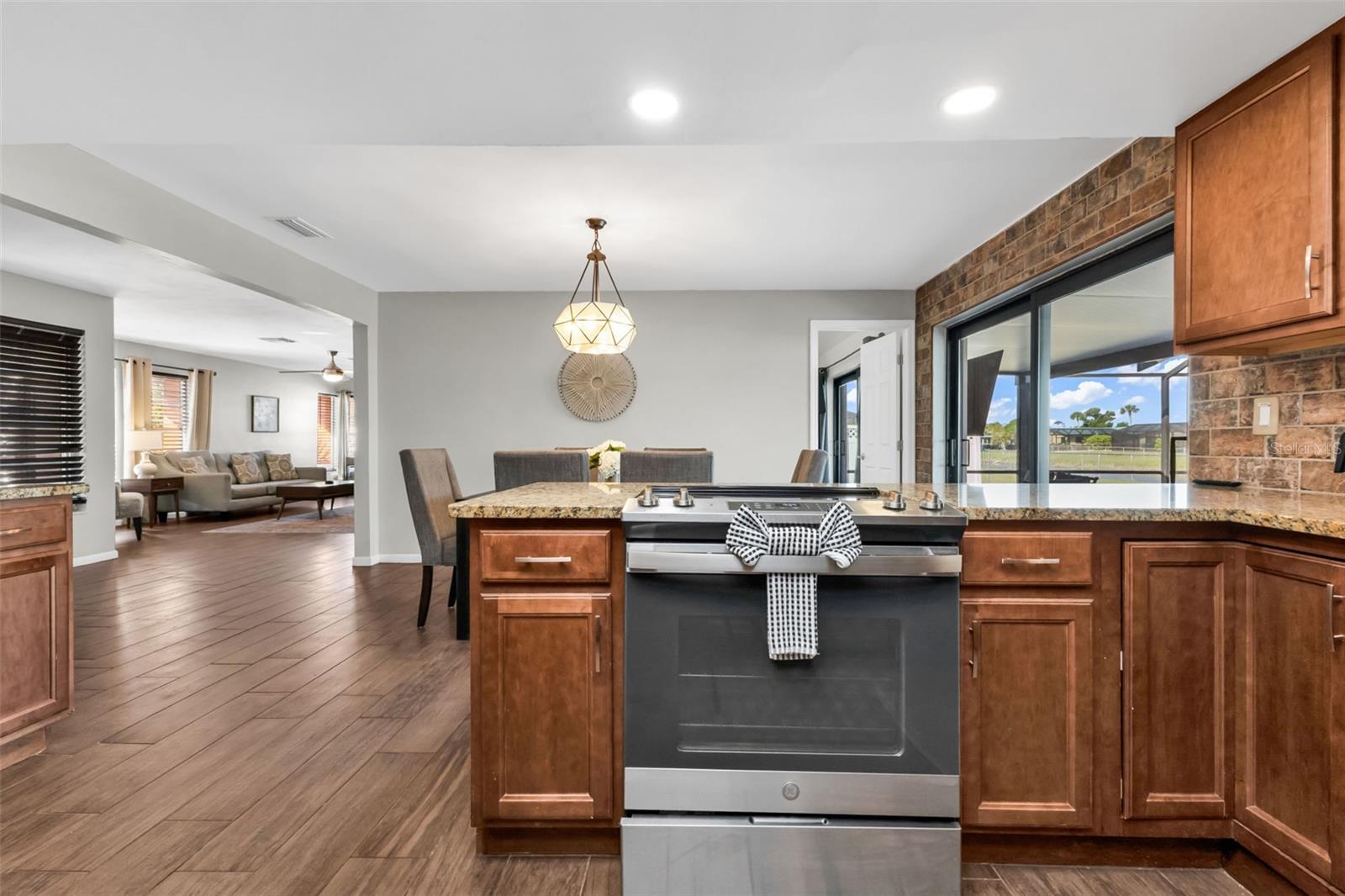 Image 16 of 54 For 18 Annapolis Lane