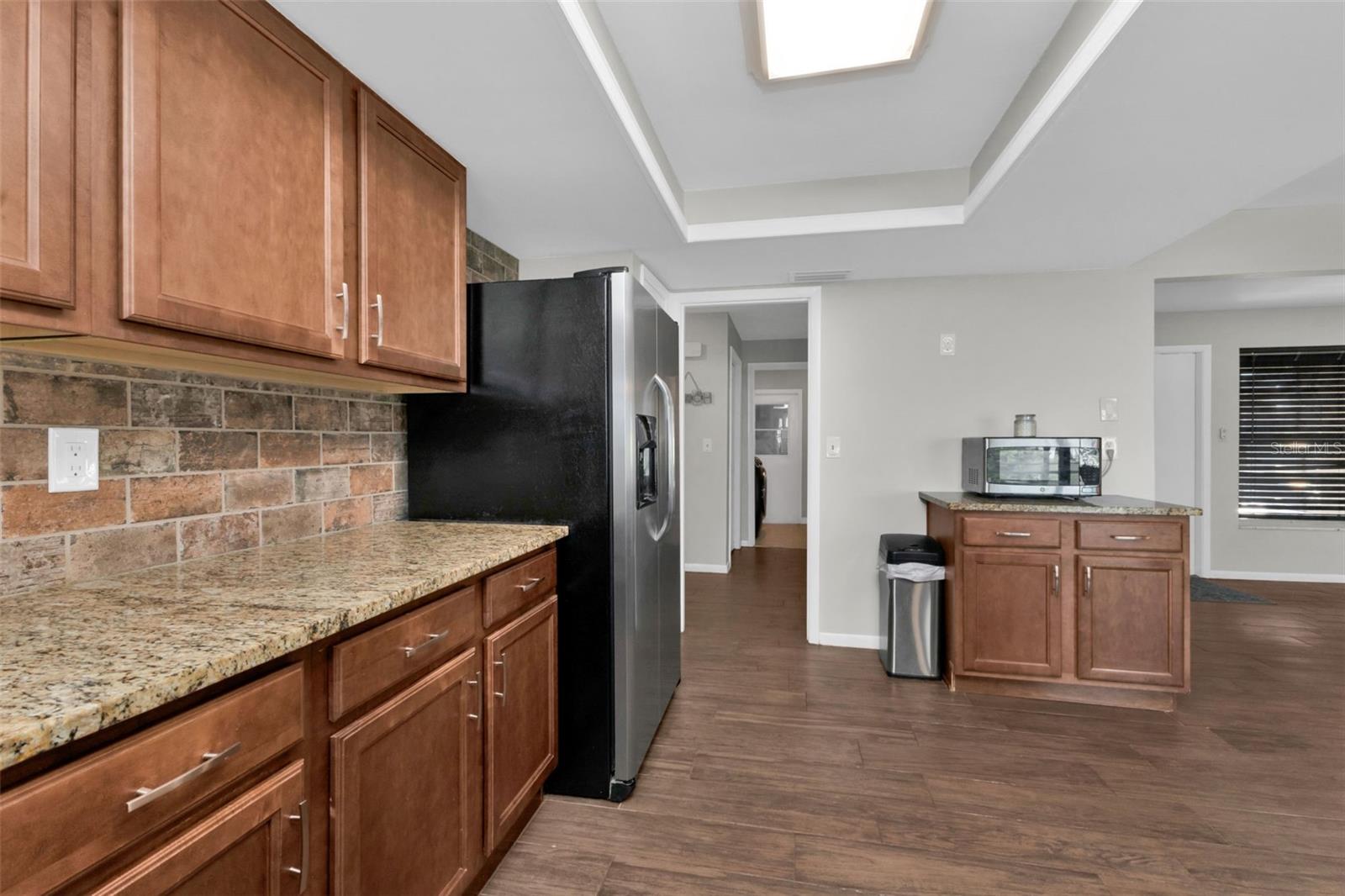 Image 17 of 54 For 18 Annapolis Lane