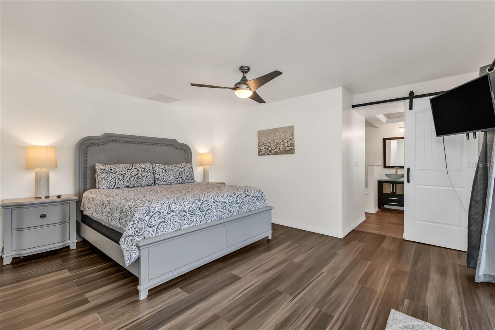 Image 19 of 54 For 18 Annapolis Lane