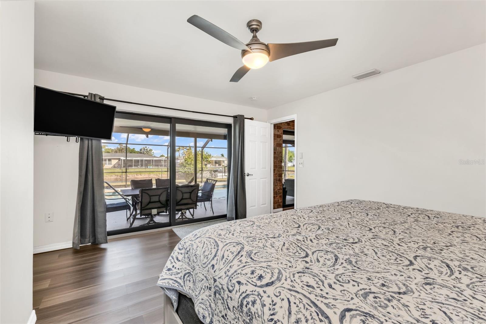 Image 21 of 54 For 18 Annapolis Lane