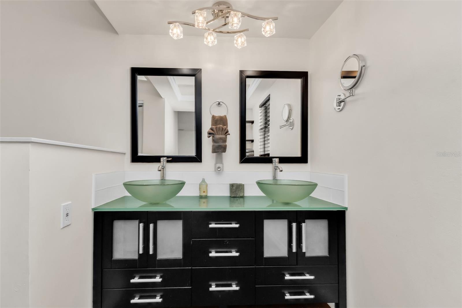 Image 22 of 54 For 18 Annapolis Lane