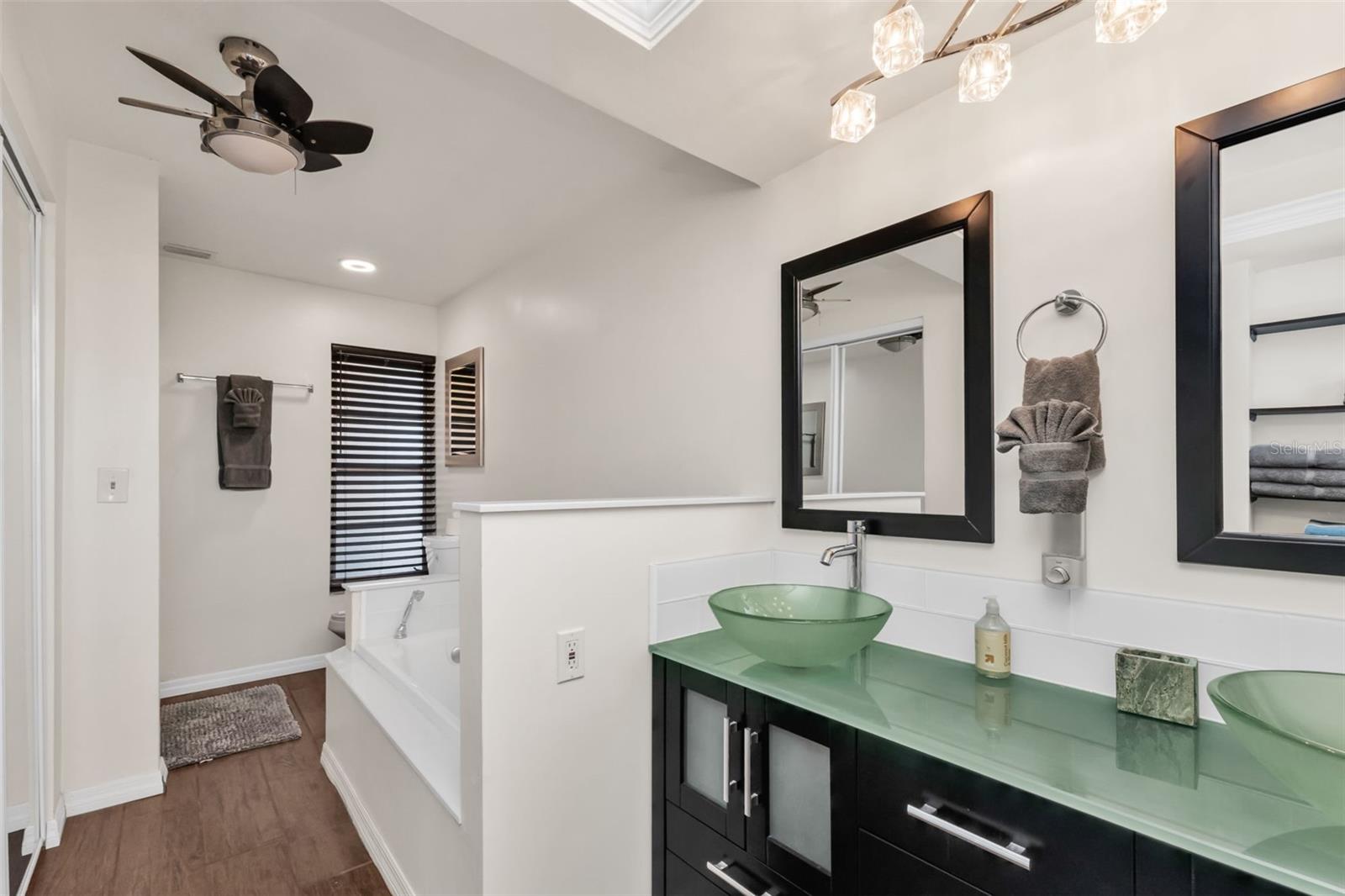 Image 23 of 54 For 18 Annapolis Lane