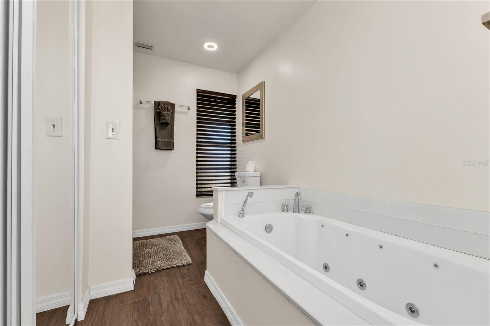 Image 24 of 54 For 18 Annapolis Lane