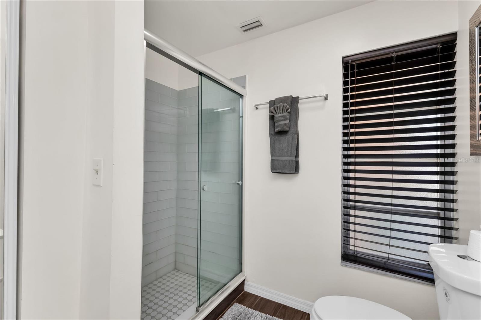 Image 25 of 54 For 18 Annapolis Lane