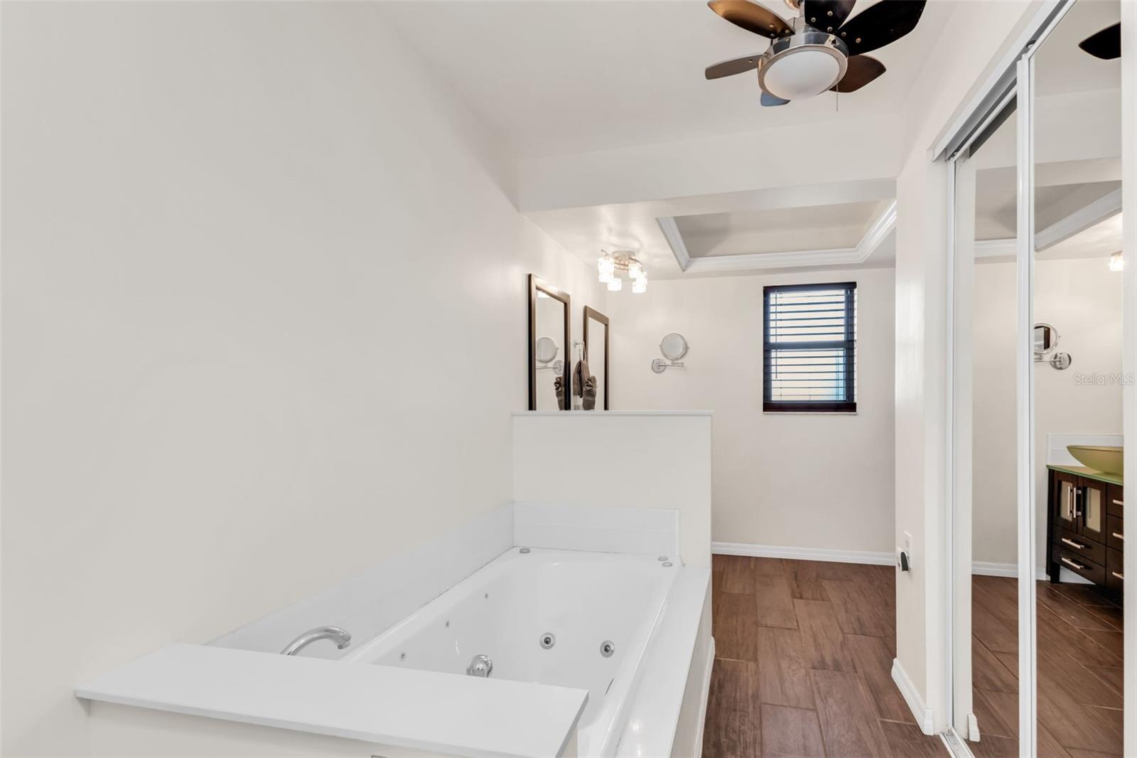 Image 26 of 54 For 18 Annapolis Lane