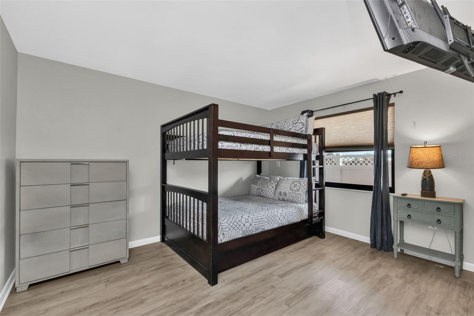 Image 29 of 54 For 18 Annapolis Lane