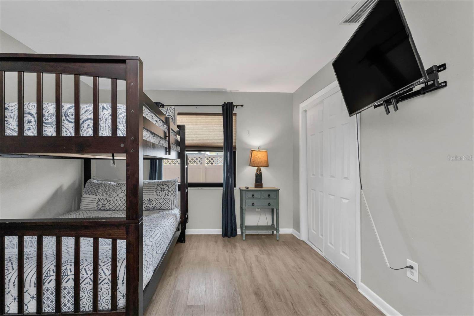 Image 30 of 54 For 18 Annapolis Lane